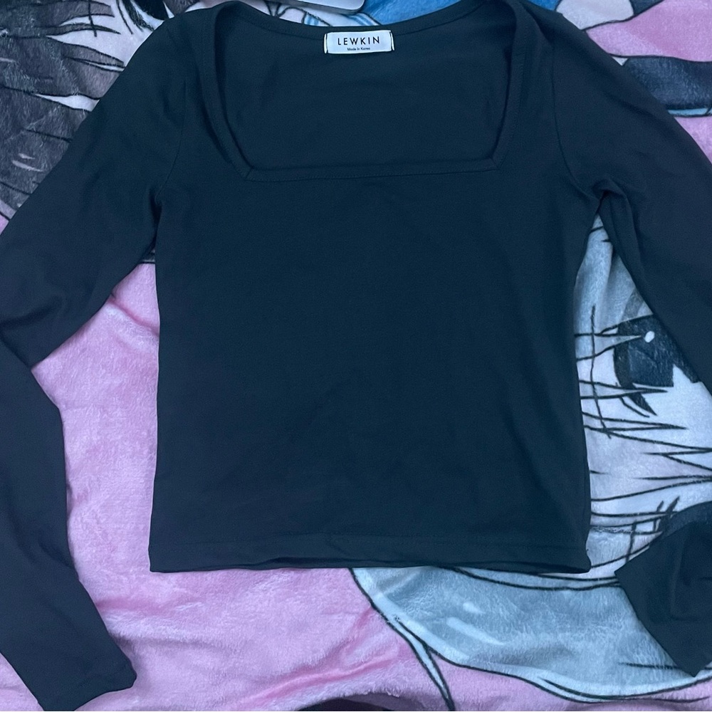 lewkin square long sleeve crop top